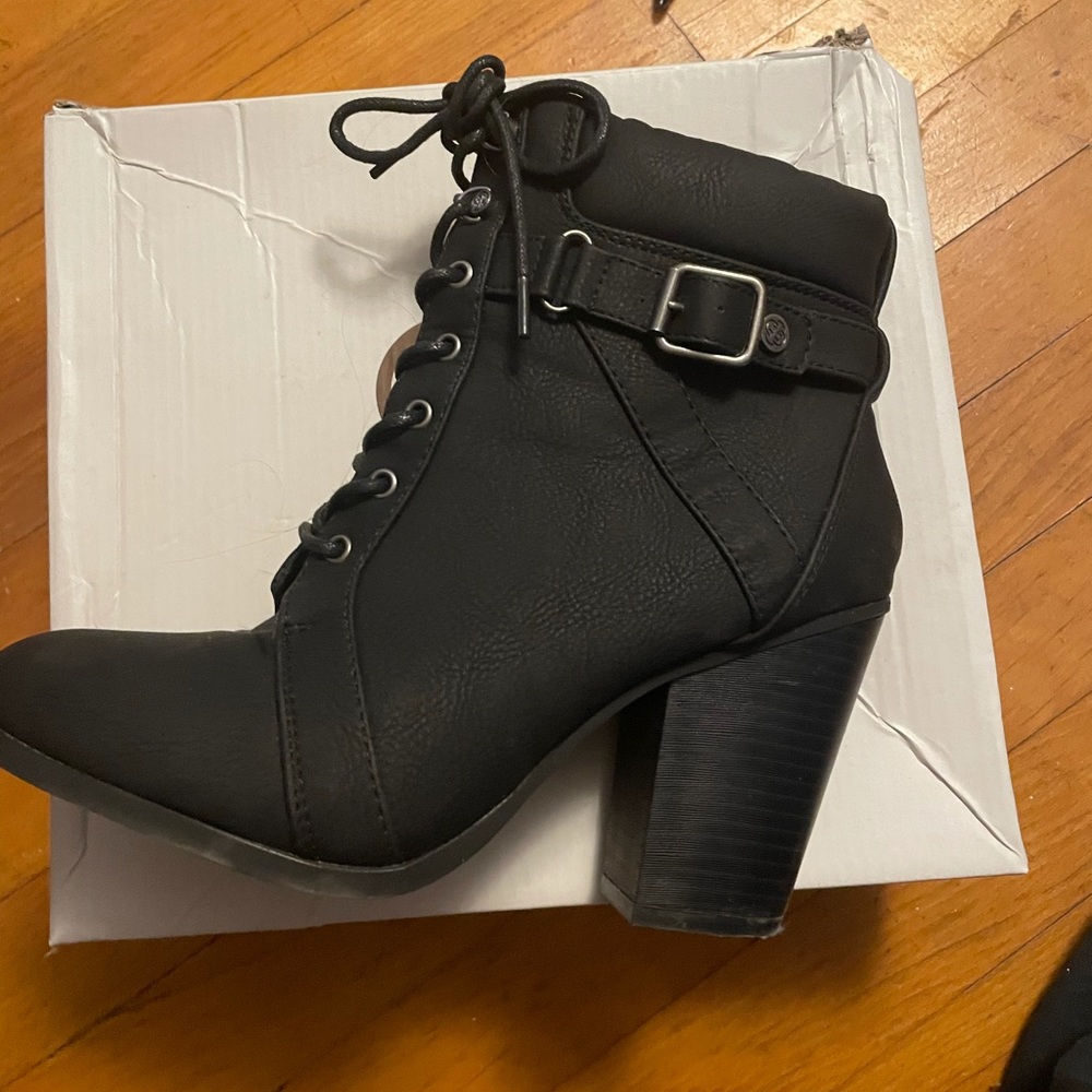 Daisy Fuentes heels
